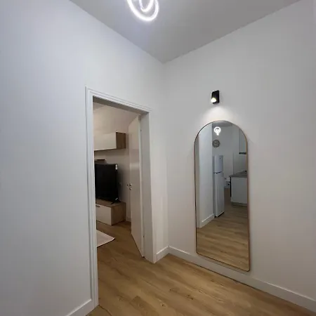 Central Tirana Apartment Appartamento