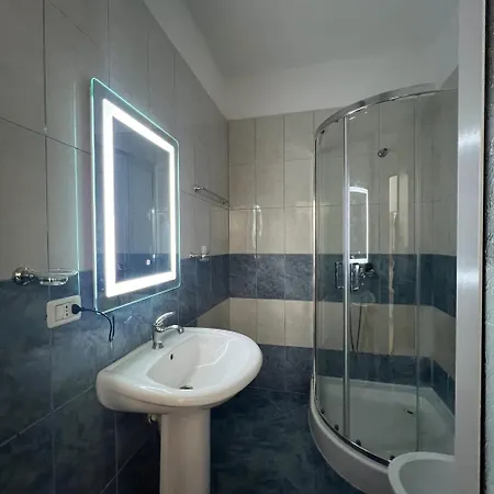 Central Tirana Apartment Appartamento